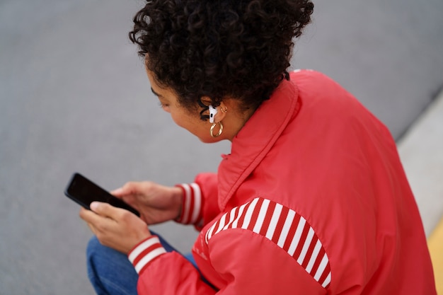 Photo woman using smartphone technology