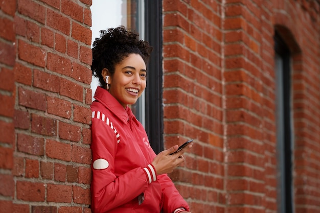 Photo woman using smartphone technology