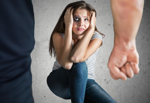 Женщина-жертва домашнего насилия и агрессии