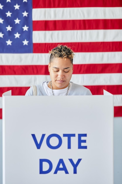 Photo woman voting in america