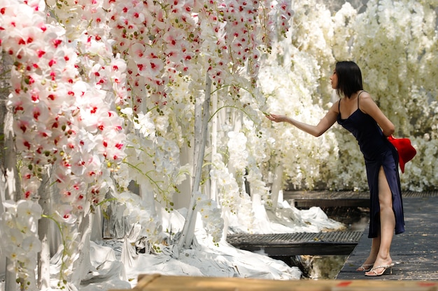 Photo woman walk in fantasy flower dream white field with beautiful color in summer spring.