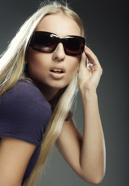 Woman wearing the big modern sunglasses