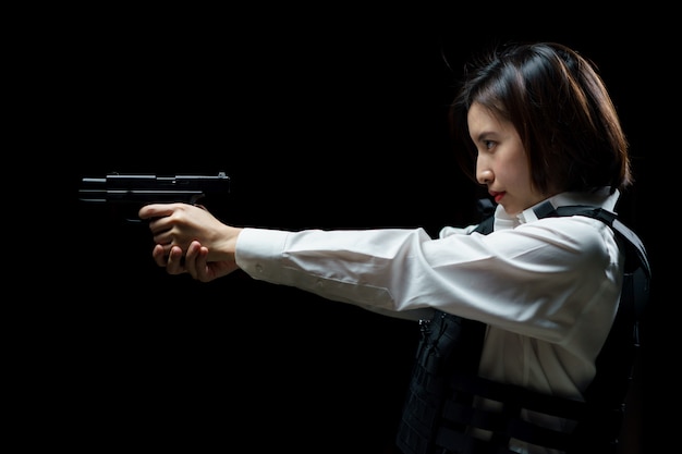 銃　女性 