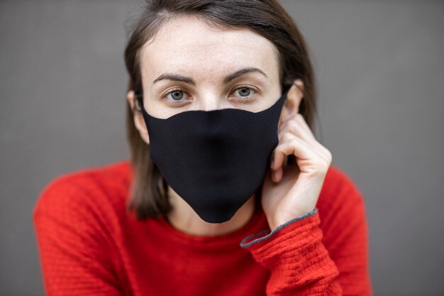 Woman wearing face mask 