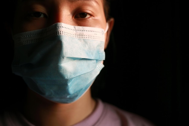Woman wearing a mask and detained for 14 days at home because she is infected with COVID 19
