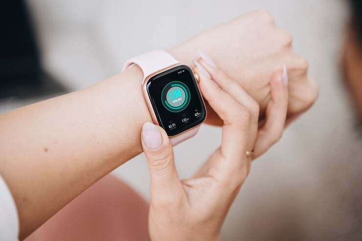 Photo woman wearing a smartwatch for sports
