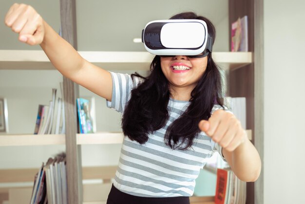 Photo woman wearing very glasses while at home