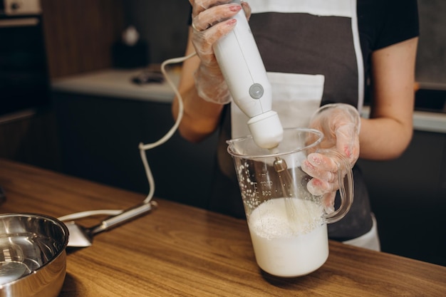 https://img.freepik.com/premium-photo/woman-whipping-cream-using-electric-hand-mixer-gray-rustic-wooden-table_633611-2862.jpg