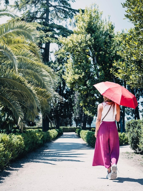 Photo woman whit umbrella