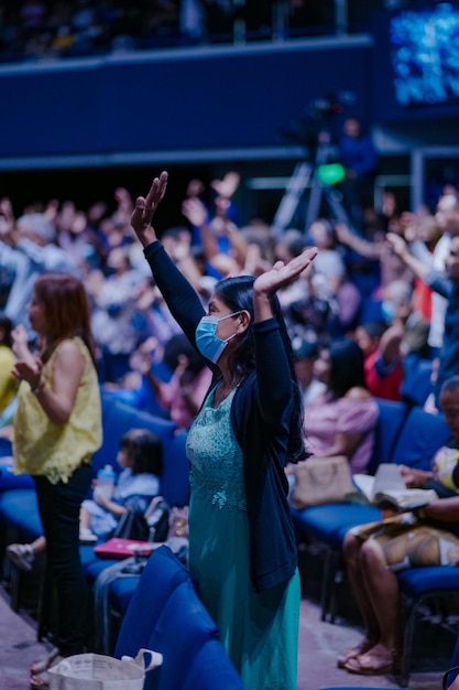 Photo woman with arms raised on gathering photo