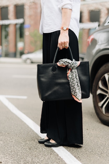 A woman with a bag on the background of the city