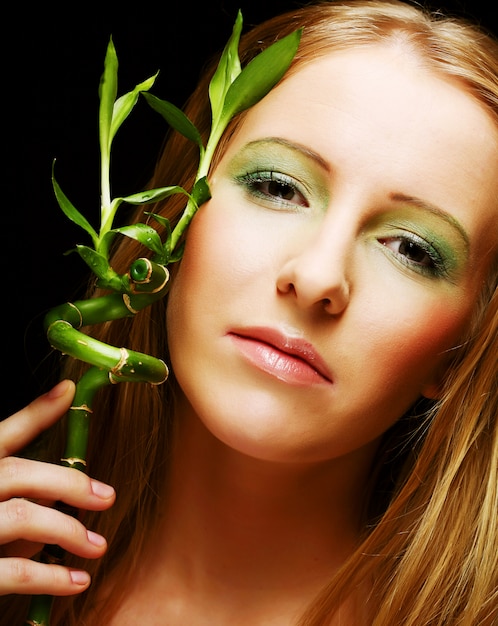 Photo woman with bamboo