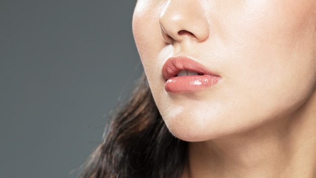 Photo woman with beautiful red lips close-up shot