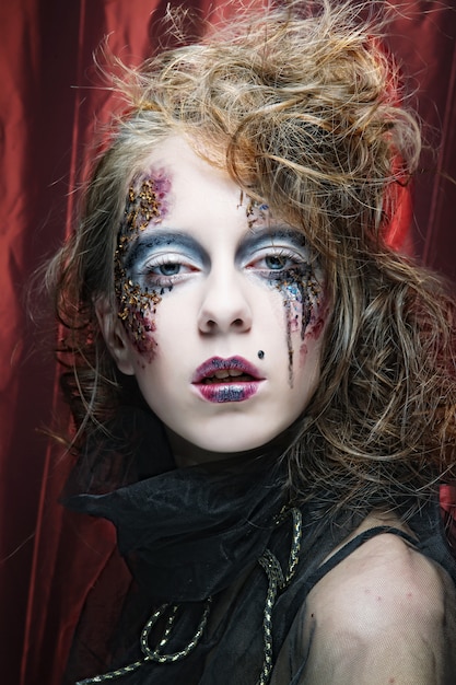 Photo woman with creative make up. halloween theme.