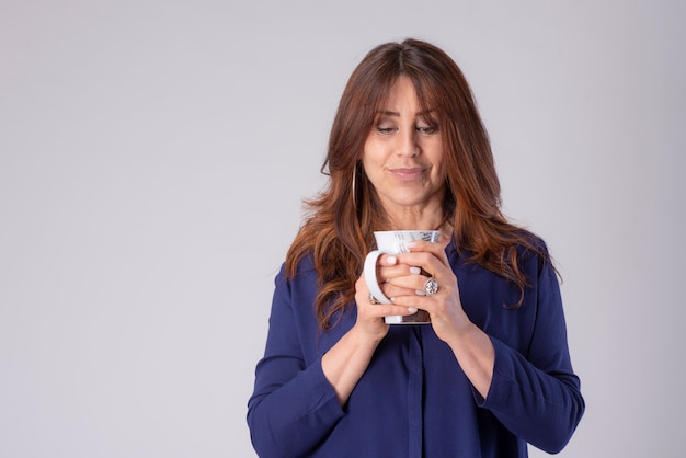 Photo woman with a cup of coffee