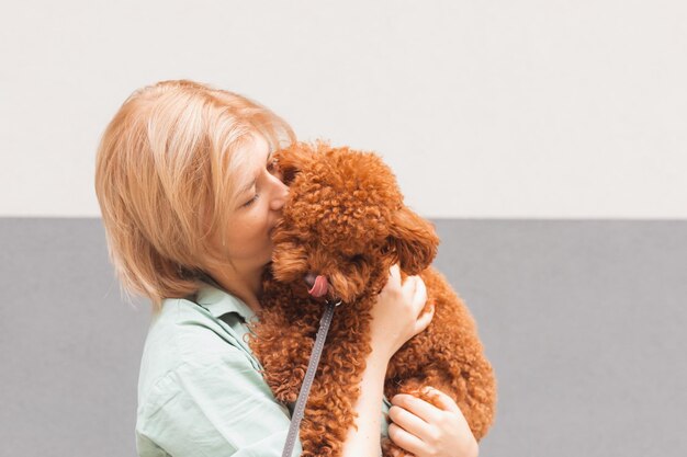 Foto donna con il cane