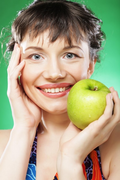 Photo woman with green apple