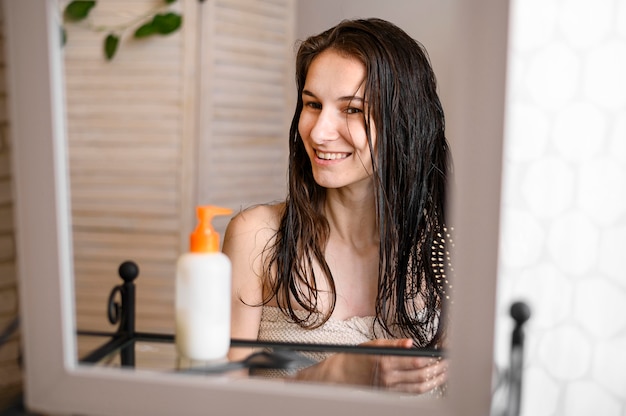 Photo woman with hair washed