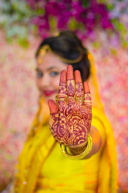 Pin by Yesmin Akter on Jewelry | Bride photos poses, Haldi outfits, Haldi  ceremony outfit