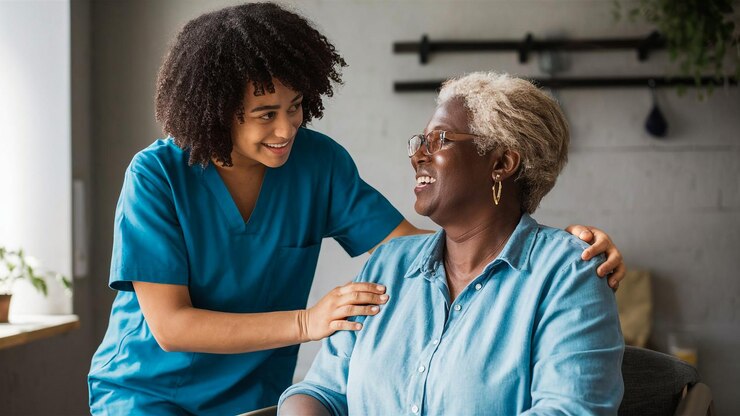 Photo a woman with a nurse talking to a patient