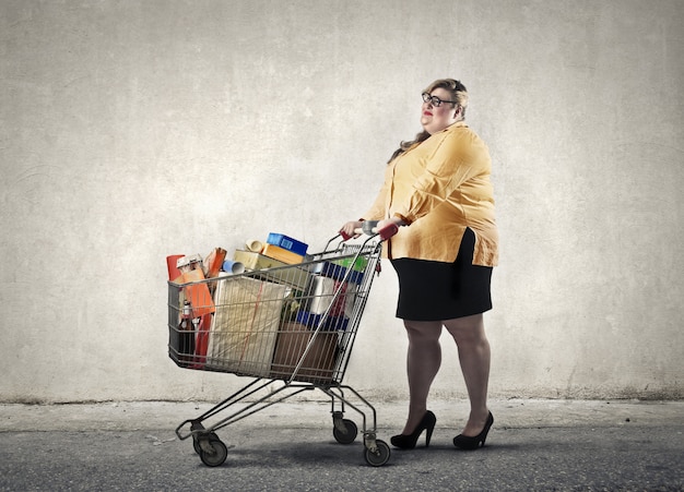 Photo woman with shopping cart