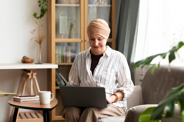 Photo woman with skin cancer spending time at home