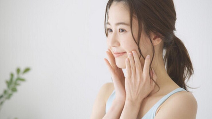 Photo 顔に微笑みを浮かべた女性