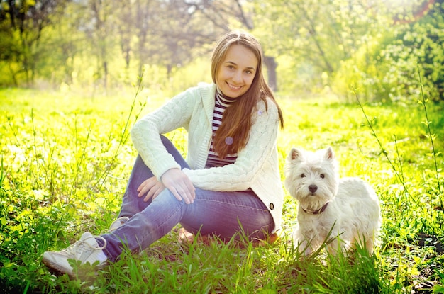 Photo woman with terrier