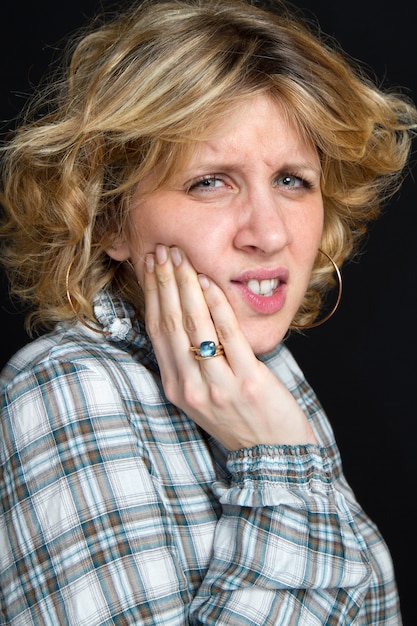 Foto una donna con mal di denti