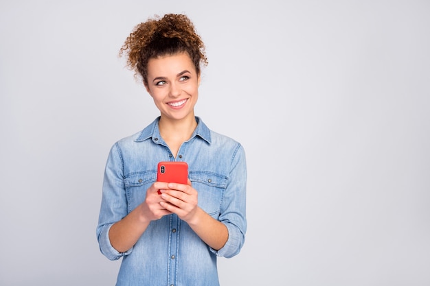 woman with trendy hairstyle holding phone