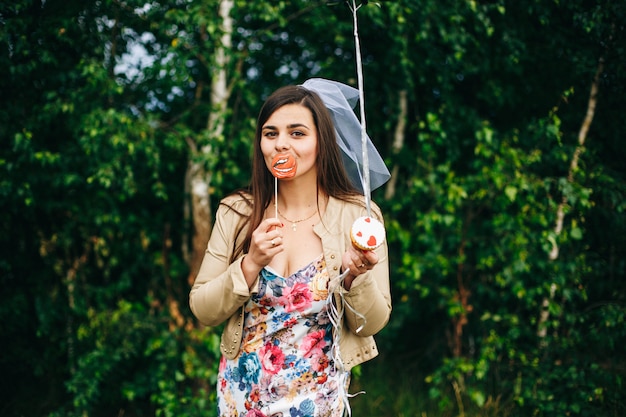 Woman with a veil holding a cupcake