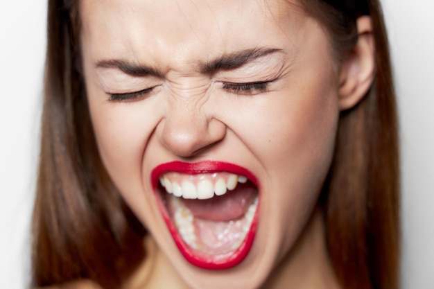 Photo woman with wide open mouth and closed eyes face closeup emotions