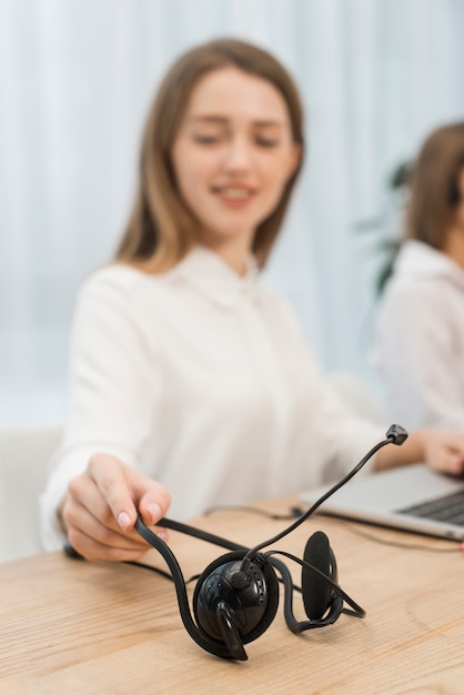 Photo woman working in call center