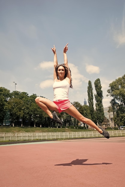 Photo woman workout and jumping