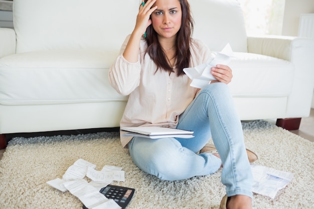 Photo woman worrying about finances