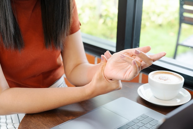 Woman wrist hand arm pain long use mouse working