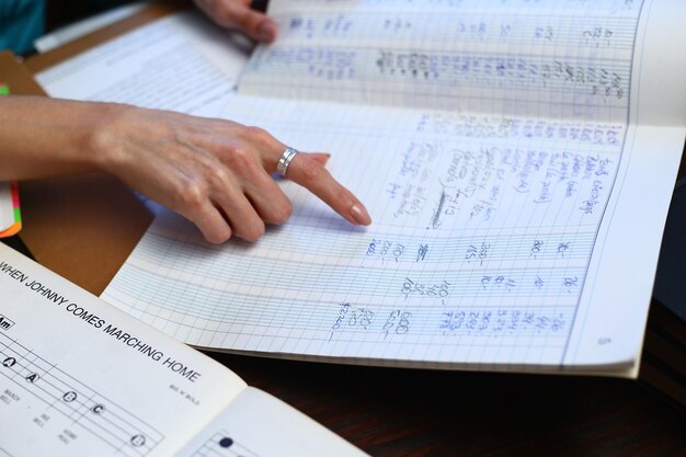 Photo woman writing a list of debt calculating her expenses female hand doing accounting