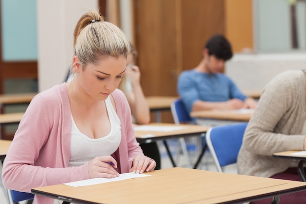 Photo woman writing note in classroom