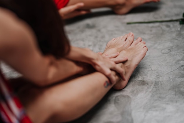 Photo womans hands and feet close-up