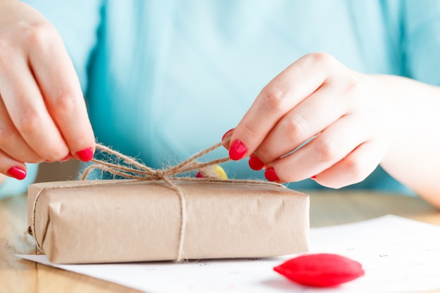 Women binds classic bow for gift