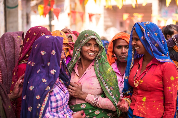 Photo インドのアグラ村のカラフルなサリーの女性