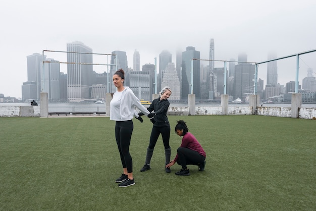 Foto donne che fanno jogging insieme