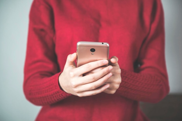 Women hand holding smart phone