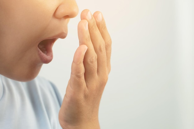 Women have bad breath caused by swollen gums