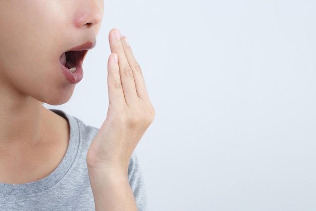 Women have bad breath caused by swollen gums