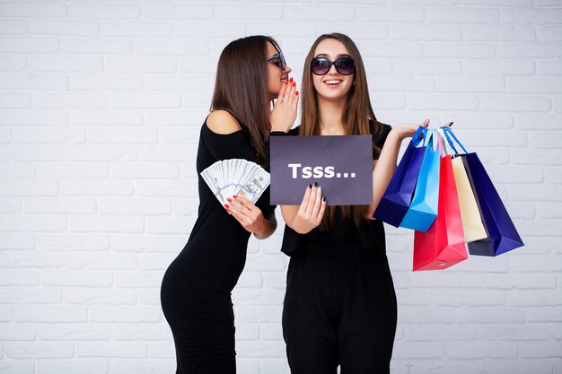 Photo women holding black bags on light in black friday holiday