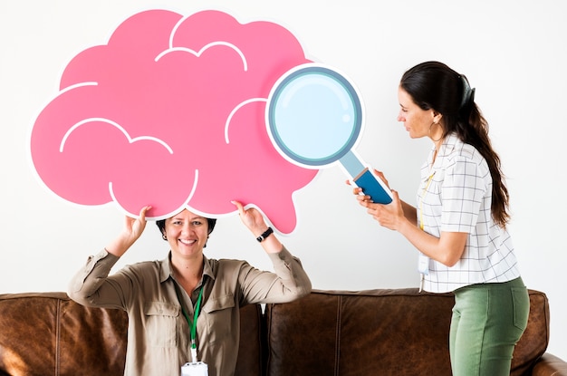 Photo women holding pink cloud icons