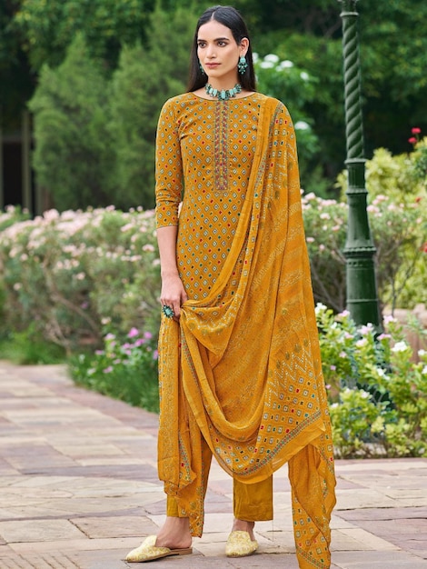 Foto le donne kurti con pant amp dupatta