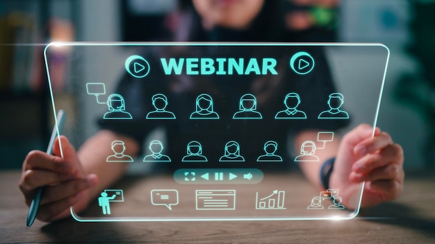 Foto webinar di formazione online per donne connessione di navigazione elearning e concetto di webcast di tecnologia online cloud su uno schermo di interfaccia virtuale futuristico