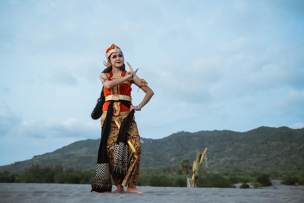 Women presenting traditional Javanese dance movements